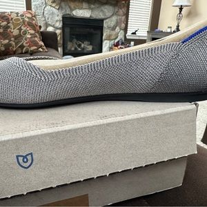 New shoes never worn to big. Ordered wrong size.